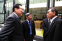 Prof. Rocky S. Tuan (right) meets with other university leaders at the Forum